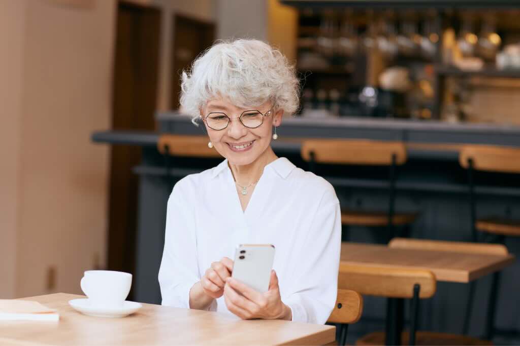 Evoke Health blog image of a woman on a device