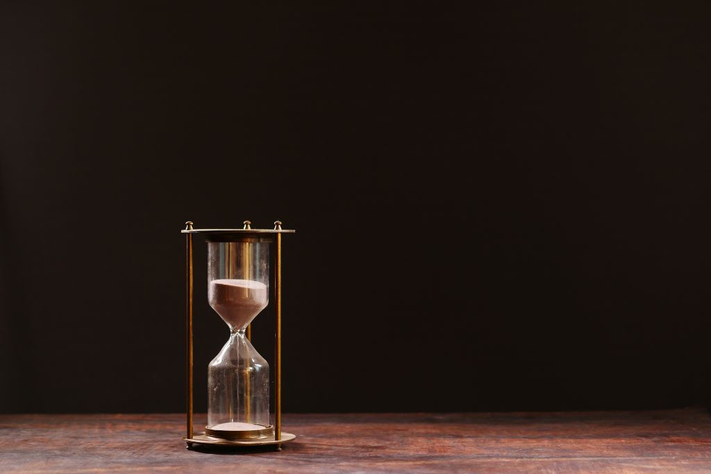 Evoke Health blog image with an hourglass
