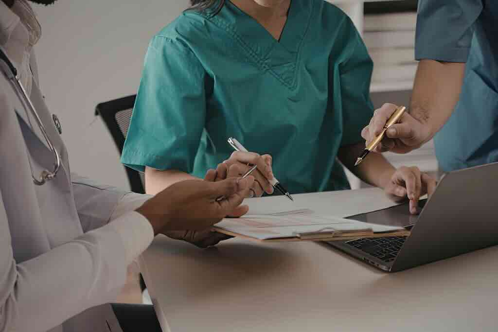 Evoke Health blog image with nurses working together
